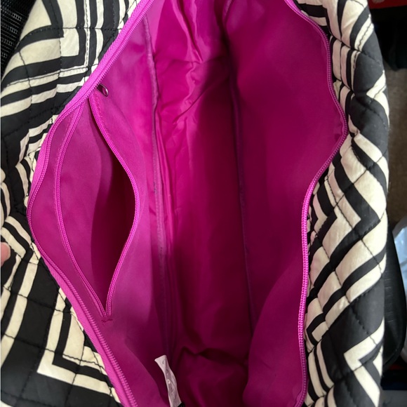 Lily Reese quilted over night bag - Picture 4 of 7